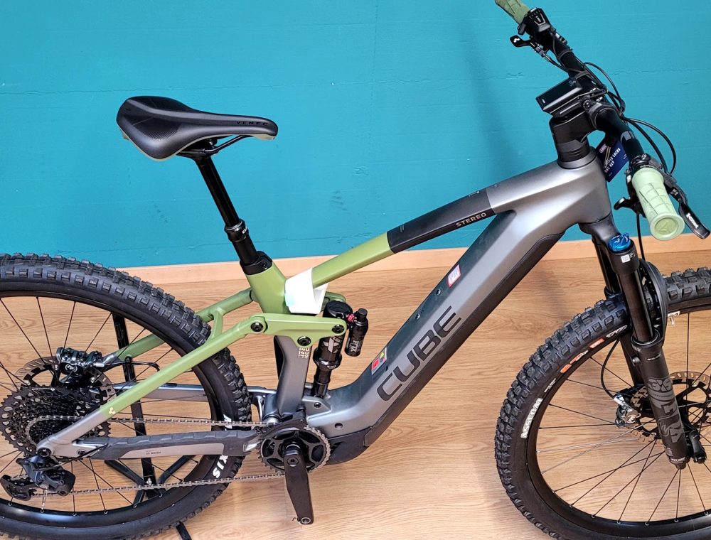 CUBE E-Bikes Vollgefedert